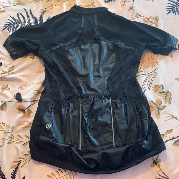 Lululemon Women’s running vest - Picture 7 of 8